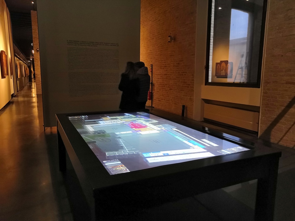 Una nuova dimensione per l’arte: tavolo multi touch con software multi utente grazie a Touchwindow